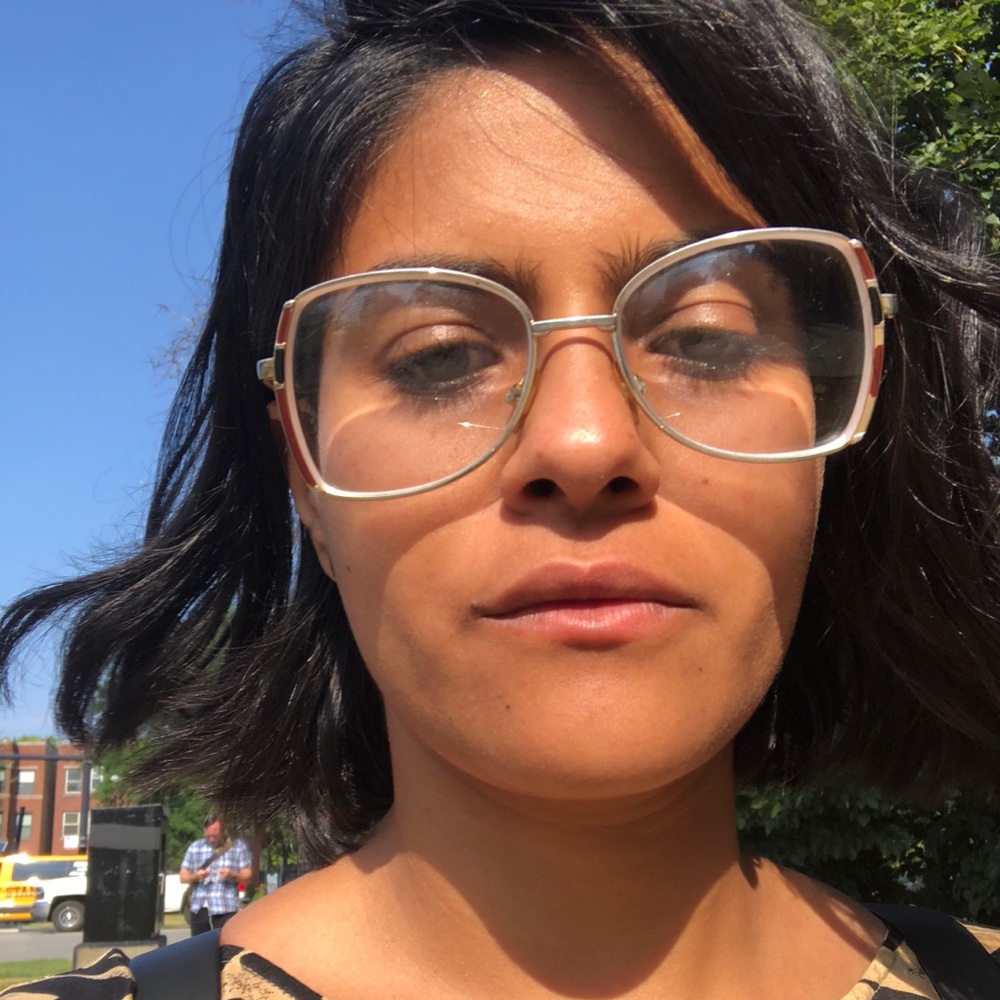Meet your Posher, Nadia